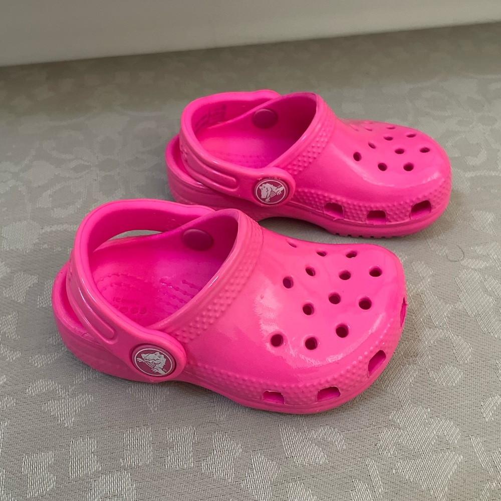 Crocs | Neon Pink Highlighter Classic Clog | Toddler Size C5